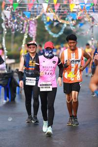 BIB: 6020, 40558
                            <button type="button" onclick="openModal(9923906)" class="btn btn-primary btn-sm float-right btn-popup" data-toggle="modal" data-target=".modal-high-quality">
                        <i class="fas fa-shopping-cart"></i> Add to Cart
                    </button>
                                            <button type="button" onclick="isThisMe(9923906, true)" class="btn btn-success btn-sm float-right btn-popup btn-isme hidden" data-toggle="tooltip" data-placement="bottom" title="นี่คือรูปของคุณใช่ไหม คลิกที่นี่เพื่อเอาเข้าอัลบั้ม">
                        <i class="fas fa-plus"></i> Add to album
                    </button>
                    <button type="button" onclick="isThisMe(9923906, false)" class="btn btn-warning btn-sm float-right btn-popup btn-isnotme hidden">
                        <i class="fas fa-ban"></i> Remove from album
                    </button>